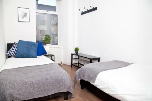 Snug - Logie Baird Apartment