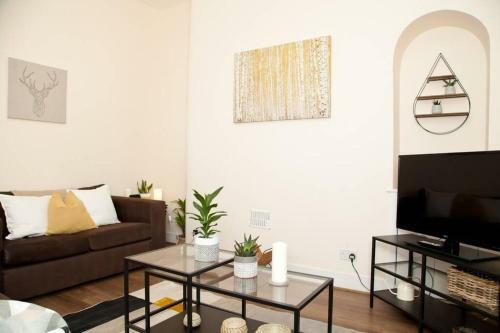 Snug - Logie Baird Apartment