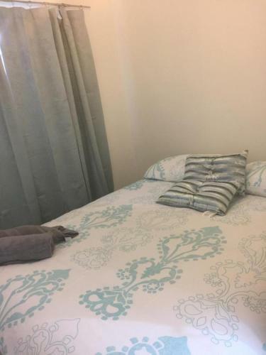 Small Modern Comfortable 2 Bedroom Apartment Cmyr