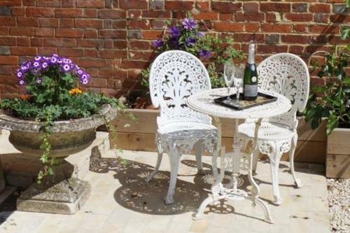 Remarkable 1-bed Cottage Near Henley-on-thames