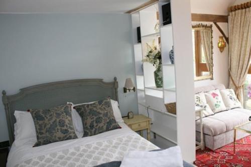 Remarkable 1-bed Cottage Near Henley-on-thames