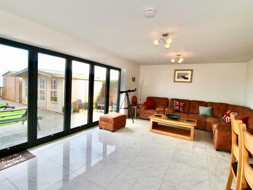 Sea & Sunsets A Luxurious Holiday Home!