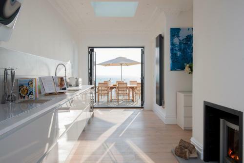 Saint Leonards-on-sea Villa Sleeps 11 With Wifi