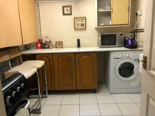 2-bed Room Small Annex In High Wycombe