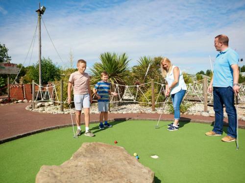 Holiday Home Thorpe Park-2