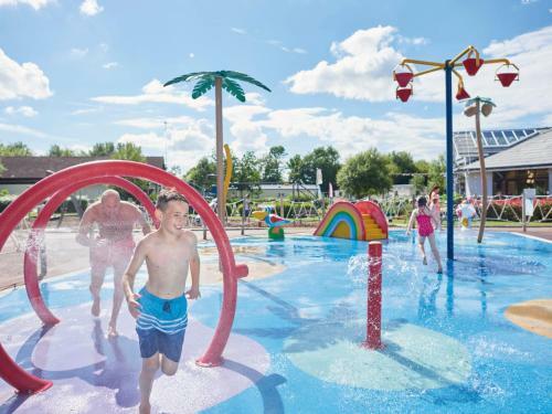 Holiday Home Thorpe Park-3