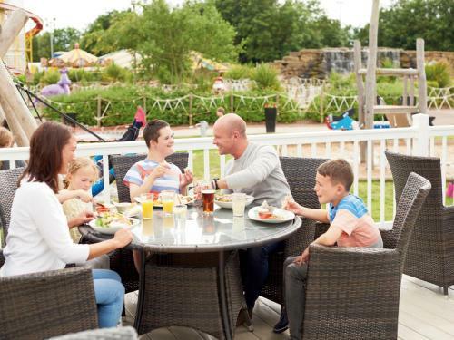 Holiday Home Thorpe Park-3
