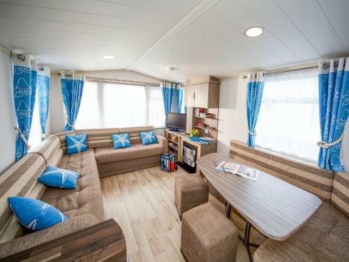 Holiday Home Thorpe Park-1