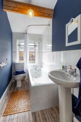 Charming 2-bed House In Huddersfield