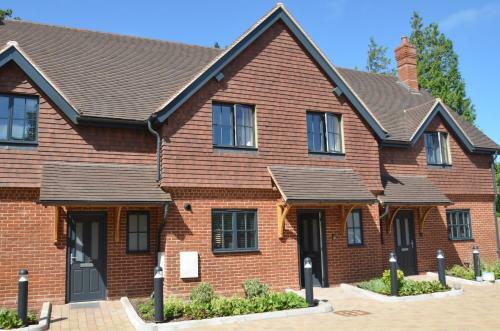 2 Ladymead Mews