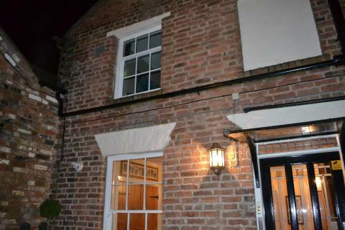 Hostal Bridge View Guest House