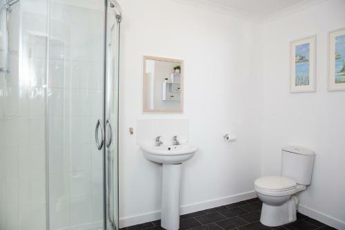 Hostal Marina View Guest House