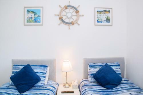 Hostal Marina View Guest House