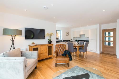 Taymouth Marina-1 Loch View