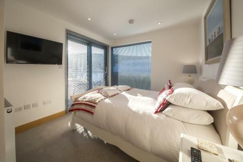 Taymouth Marina-8 Lawers View