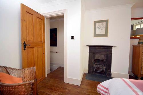 Seaside Cottage, Yards To The Sea