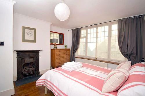 Seaside Cottage, Yards To The Sea