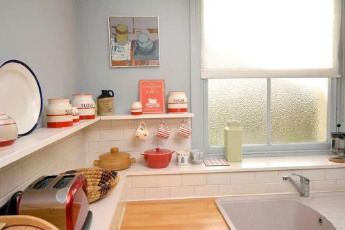 Seaside Cottage, Yards To The Sea