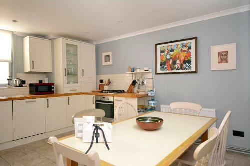 Seaside Cottage, Yards To The Sea