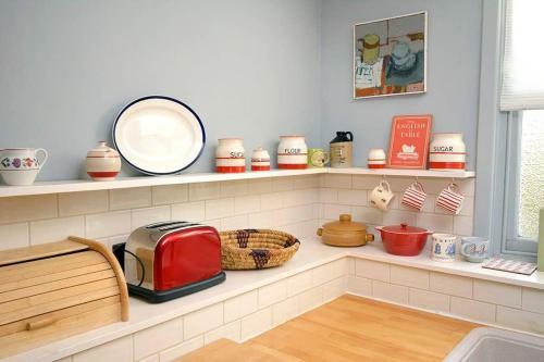 Seaside Cottage, Yards To The Sea