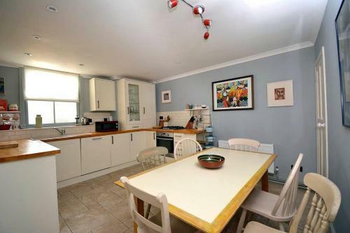 Seaside Cottage, Yards To The Sea