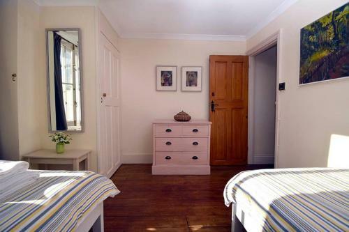 Seaside Cottage, Yards To The Sea