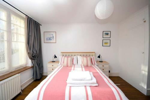 Seaside Cottage, Yards To The Sea