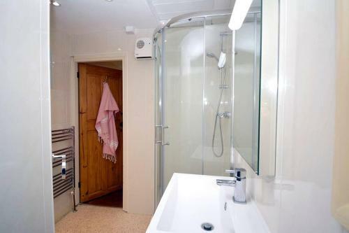 Seaside Cottage, Yards To The Sea