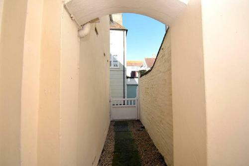 Seaside Cottage, Yards To The Sea