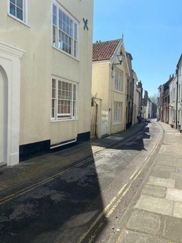 Seaside Cottage, Yards To The Sea