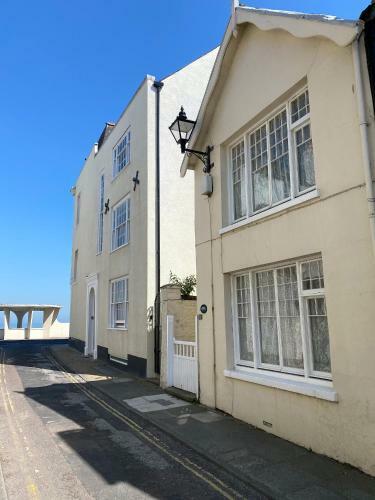 Seaside Cottage, Yards To The Sea