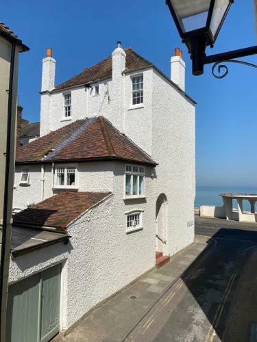 Seaside Cottage, Yards To The Sea