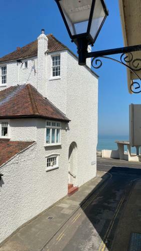 Seaside Cottage, Yards To The Sea