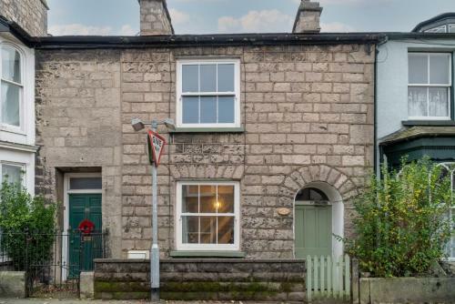 Toffeepot Cottage