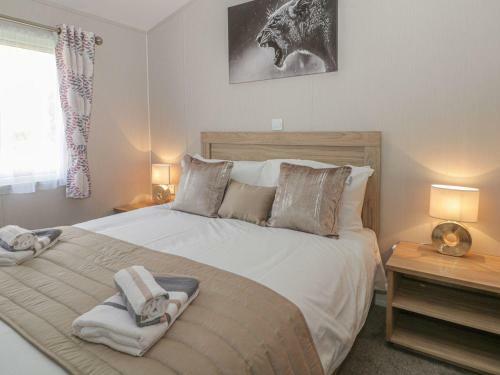 Stylish Lodge Set In The Sand Le Mere Holiday Park