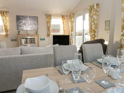 Stylish Lodge Set In The Sand Le Mere Holiday Park