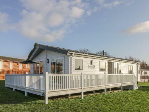 Stylish Lodge Set In The Sand Le Mere Holiday Park