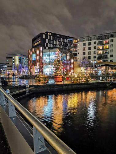 Modern Deluxe Leeds Dock Apartment Free Parking