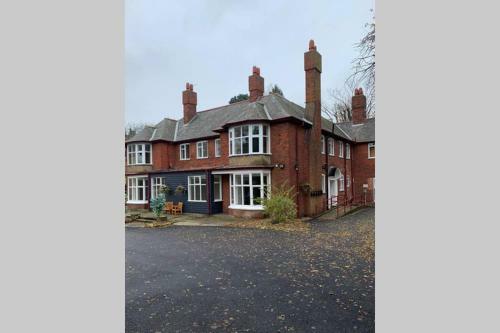 Modern 1 Bed Apartment Uphill Lincoln