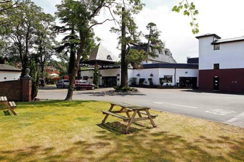 Mercure Chester North Woodhey House Hotel