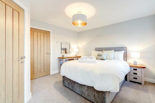 Little Petherick Villa Sleeps 12 With Wifi
