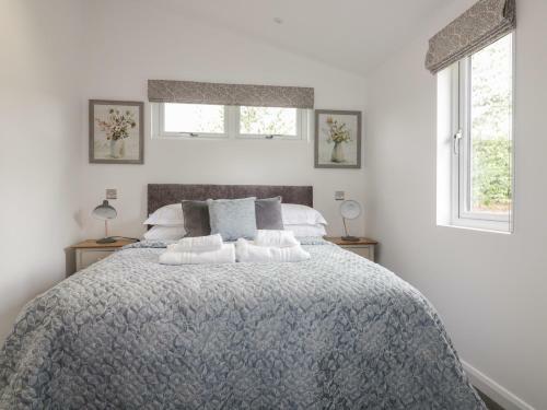 7 Meadow Retreat