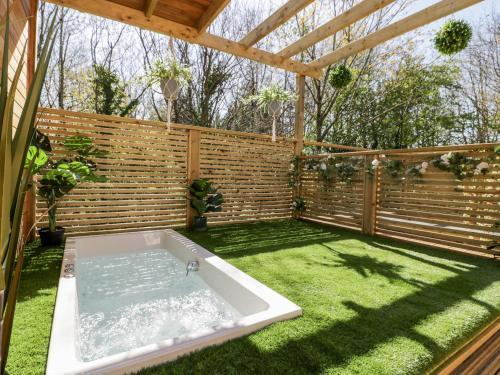 24 Meadow Retreat