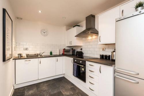 Stylish Liverpool Central Apartment - Sleeps 8!