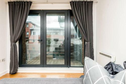 Stylish Liverpool Central Apartment - Sleeps 8!
