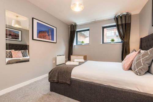 Stylish Liverpool Central Apartment - Sleeps 8!