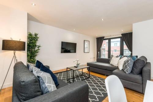 Stylish Liverpool Central Apartment - Sleeps 8!
