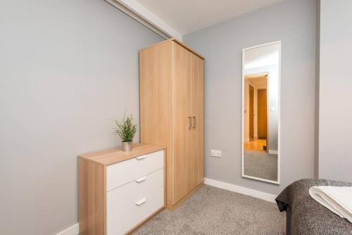 Stylish Liverpool Central Apartment - Sleeps 8!