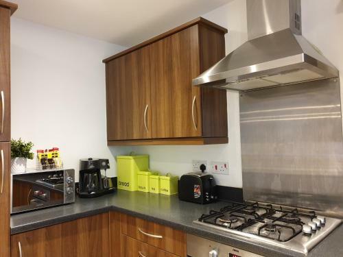 Spacious Contractor House For Large Groups - Private Parking By Liverpool Short Stay