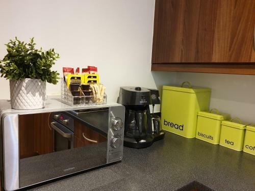Spacious Contractor House For Large Groups - Private Parking By Liverpool Short Stay